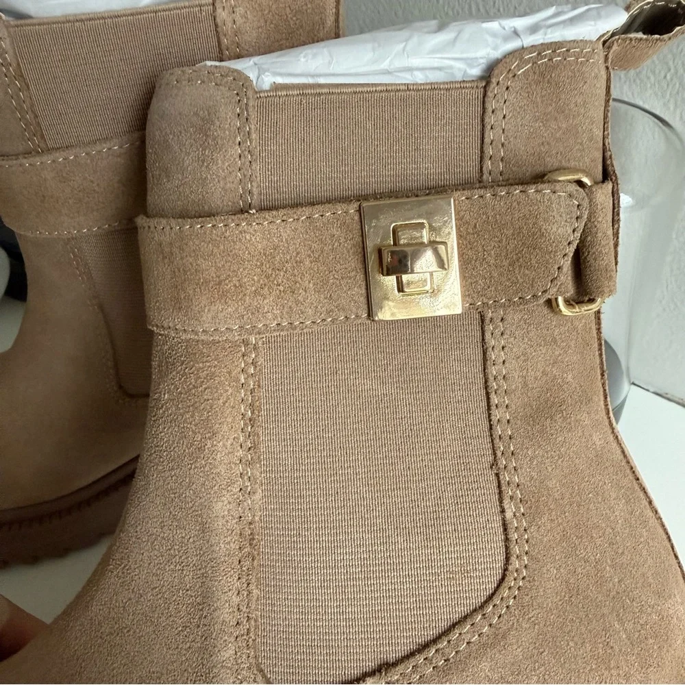 NWT Steve Madden tan suede women’s boots size 7